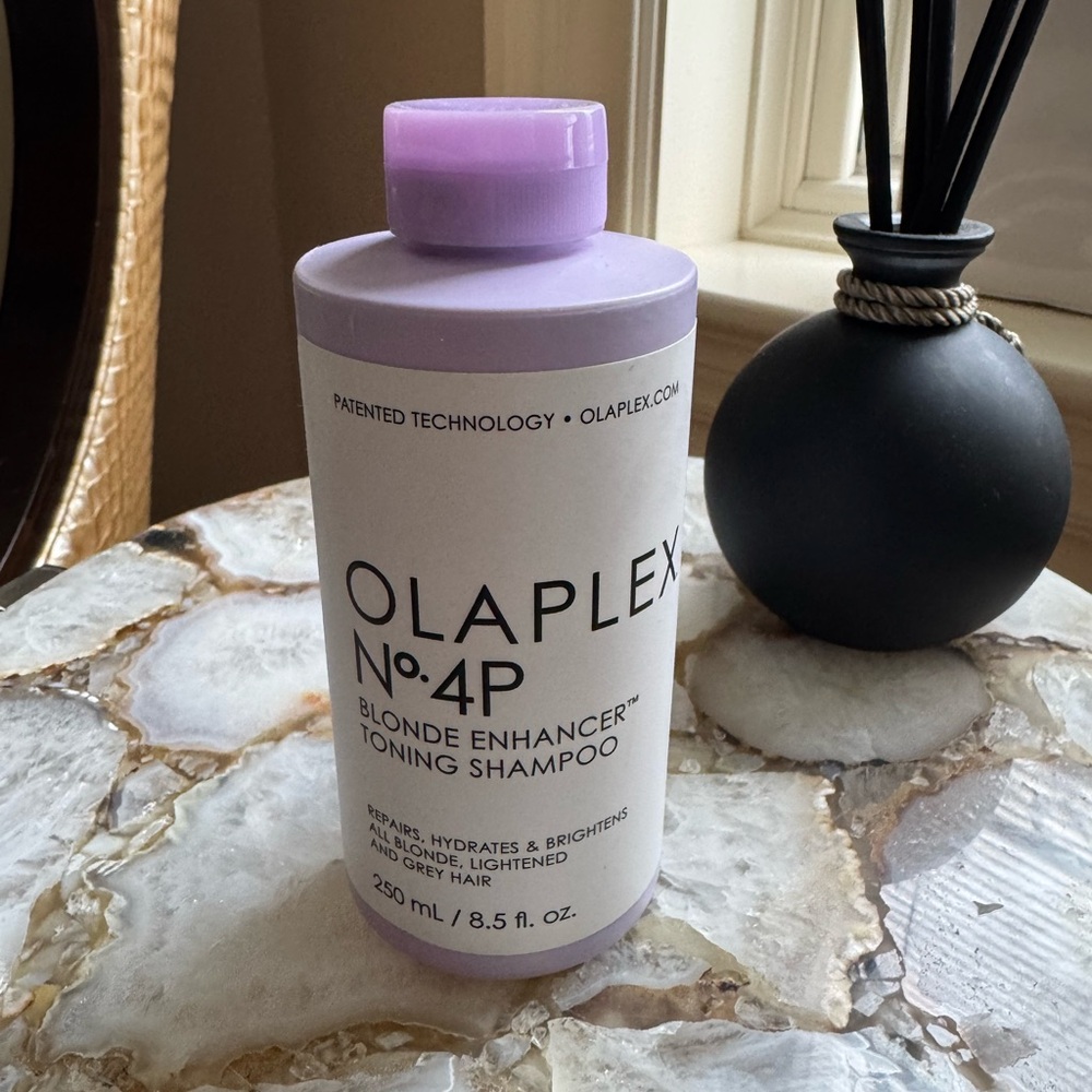 OLAPLEX No.4P Blonde Enhancer Shampoo NEW
